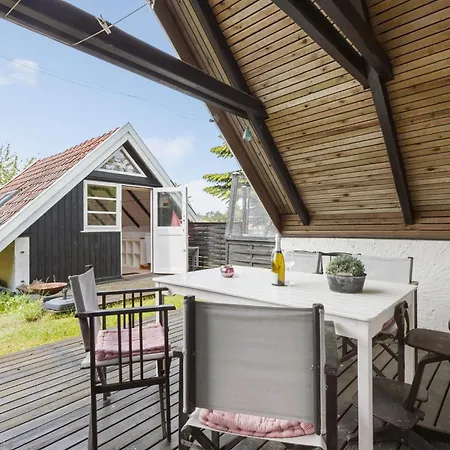3 Bedroom Beautiful In Dom wakacyjny *
