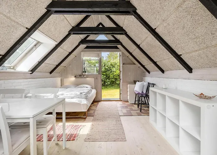 3 Bedroom Beautiful In Ferienhaus
